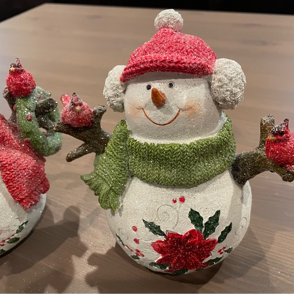 ❌ Set of 2 Snowmen with Poinsettia Design by Valerie Parr Hill - Picture 3 of 9